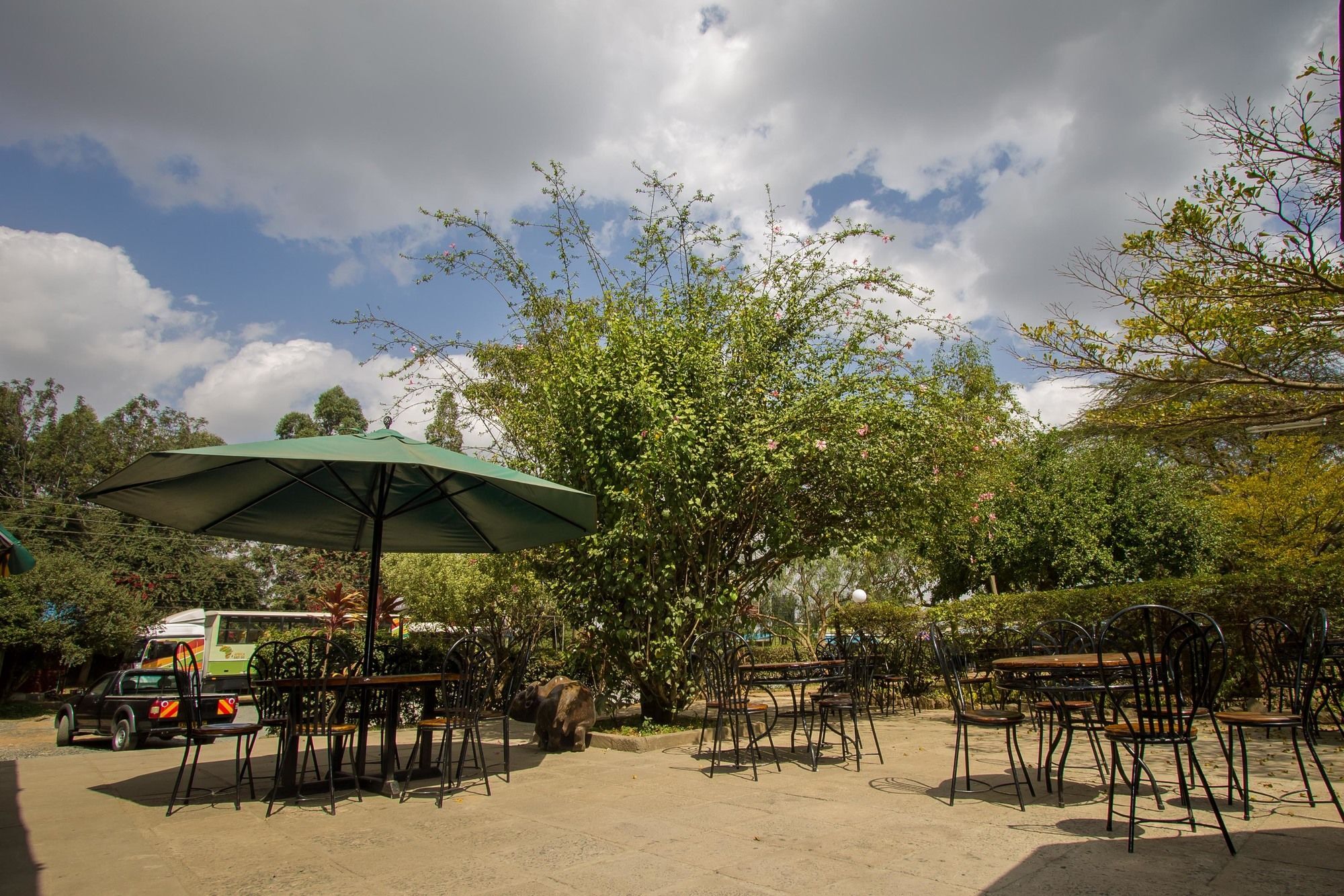 Balis Best Bar & Resort Langata Exterior photo