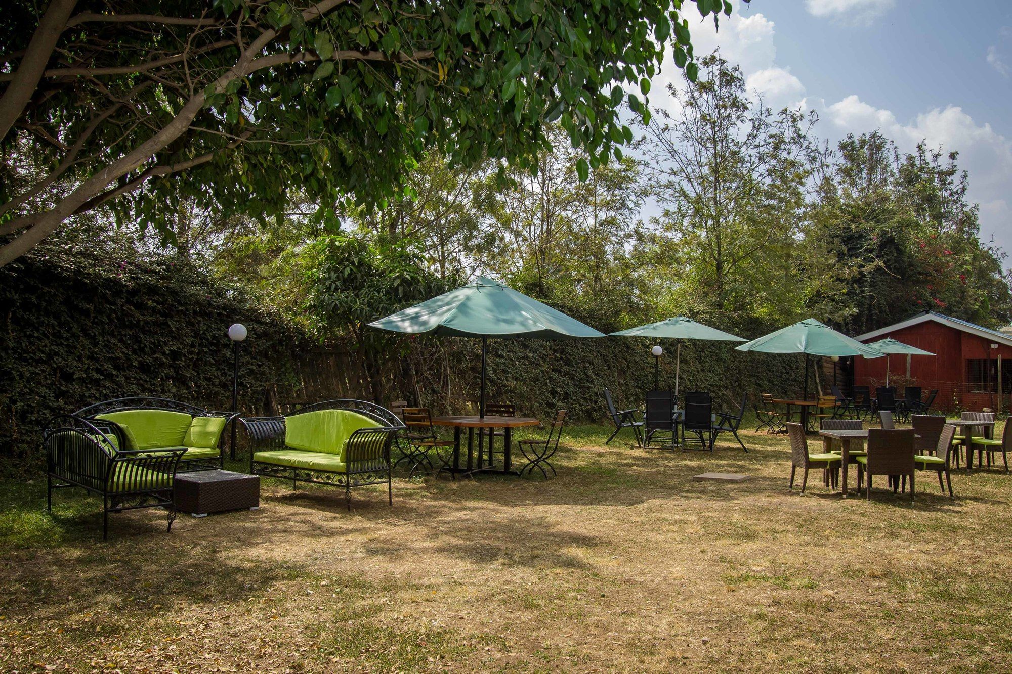 Balis Best Bar & Resort Langata Exterior photo